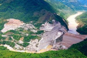 El proyecto Hidroituango en medio del río Cauca, en Antioquia.