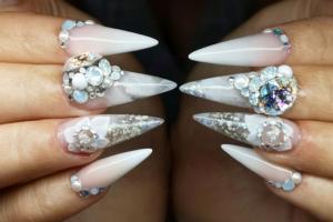 Uñas de Charlotte Barber 
