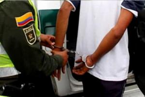 Policía capturó a dos hombres responsables de lesionar a dos pasajeros de un vehículo 