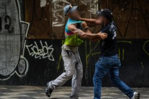 Dos personas murieron en medio de peleas y riñas  en Medellín