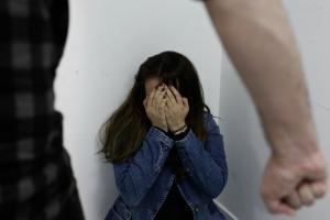 Condenan a 28 años de cárcel a hombre por el feminicidio de su esposa 