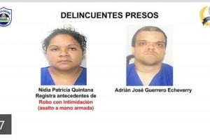  Adrián José Guerrero Echeverri y su esposa
