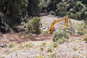 Remoción de material en la autopista Medellín - Bogotá 