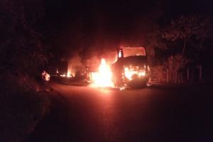 Eln incendió varios vehículos en Antioquia