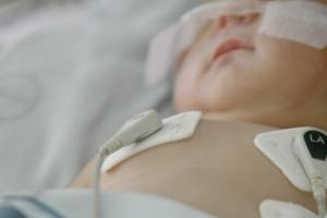 Fuera de peligro menor de 1 año que se intoxicó con pólvora en Antioquia