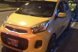 Un taxista resultó herido de un balazo al evitar que le hurtaran en  Medellín
