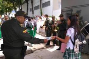 170 policías vigilarán el regreso al colegio y escuelas de Medellín
