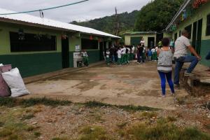 Institución educativa en El Guaimaro, Tarazá, Antioquia