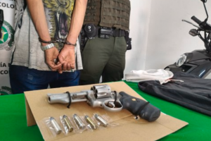 A mano armada le robaron la moto a una mujer en el Noroccidente de Medellín. 