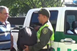 Policía de Medellín encontró 4 millones de pesos y los devolvió a su dueño