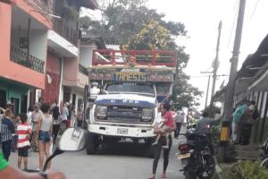Niña de dos años murió arrollada por un vehículo tipo escalera en Támesis