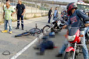 Un motociclista falleció al chocar contra un camión en el norte de Medellín