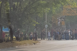 Con presencia de encapuchados y bloqueos  en dos vías de Medellín, continúa marcha de estudiantes