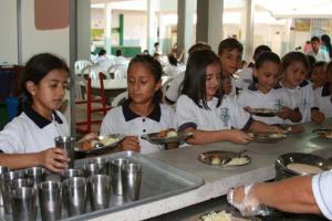 Los acudientes recogerán los paquetes alimentarios a partir del 24 de marzo.