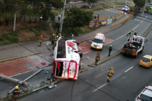 Un bus arrolló a dos personas en el barrio Robledo de Medellín