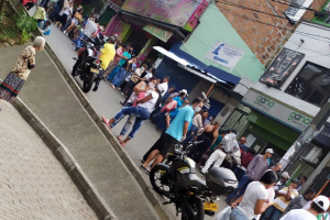 En Medellín, adultos mayores se expusieron al coronavirus para reclamar los subsidios