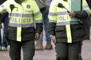 Policías de Medellín que están en las calles adoptan medidas para prevenir el coronavirus