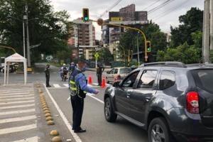 Puestos de control al ingreso de Envigado, Antioquia.