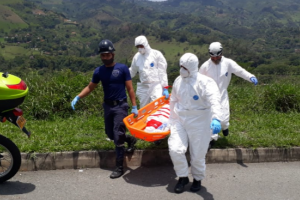 Hallan cuerpo con varias puñaladas en el río Medellín