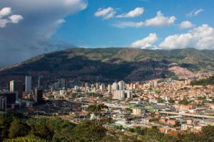 Las estaciones de monitoreo están en color verde y una en amarillo, lo que significa que se respira un oxígeno más puro.