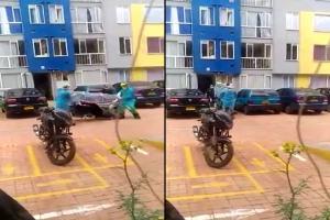 El blopper de dos médicos al dejar caer a un paciente