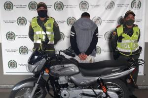 En persecución de película, dos ladrones se arrojan al río Medellín para evitar su captura