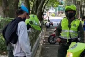Por violar la cuarentena, la policía desmontó 22 cambuches de habitantes en condición de calle en Medellín