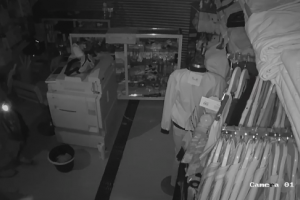 Ladrones no respetaron la cuarentena y se metieron a un almacén de ropa en Envigado