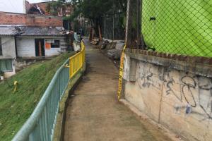 Escena del crimen del hombre asesinado en el barrio Belálcazar de Medellín.