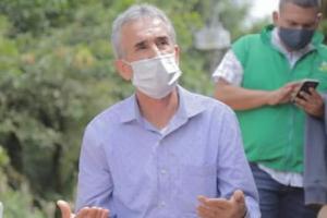 Suspenden por tres meses al alcalde de Copacabana, por presuntas irregularidades en el traslado de migrantes venezolanos