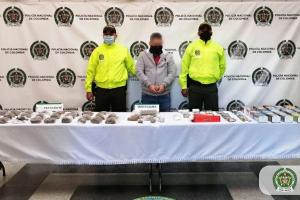 Esta persona fue sorprendida con un kilo de marihuana y más de 500 cigarrillos de este alucinógeno entre otros estupefacientes.