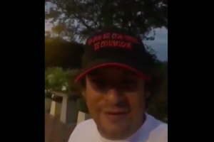 Senador Gabriel Velasco afirmando que los animales gritan arengas en favor de Álvaro Uribe.