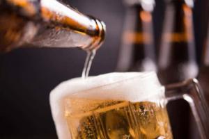 Autorizan la venta de licor en bares y restaurantes de Medellín