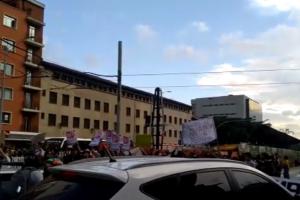 Protestas frente al comando de la Policía Metropolitana en Medellín