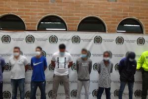 La policía capturó a siete hombres y aprendió a dos menores de edad.