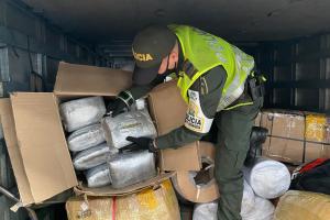 Encuentran 30 kilos de marihuana en un vehículo de mensajería en Sabaneta, Antioquia
