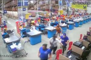 [Video] Un muerto y ocho heridos dejó caída de estanterías en supermercado en Brasil