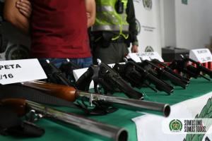 Recuperan caja fuerte con 12 armas robadas de una empresa de vigilancia en Medellín