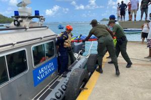 Rescate de cuerpos de náufragos de una embarcación en Acandí, Chocó.