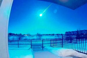 Meteorito azul en el cielo de Canadá