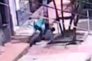 [Video] Imágenes del ciclista que asesinó a un hombre en el barrio Antioquia de Medellín