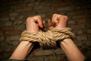 Secuestro y tortura 