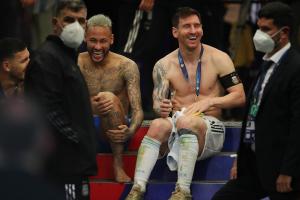 Neymar, Messi y Paredes