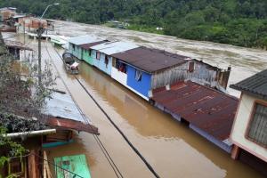 Además tres viviendas resultaron destruidas por el desbordamiento del río Tarazá, en ese municipio del Bajo Cauca.