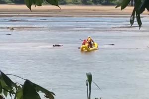 Hombre en el río