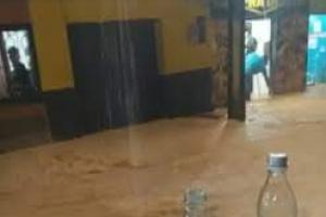 Las intensas lluvias dejan hasta el momento 400 personas damnificadas y 100 viviendas afectadas.