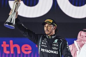Hamilton gana caótico GP de Arabia