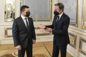 Antony Blinken y Volodimir Zelensky
