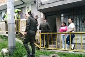 [Video] Policía borracho hizo disparos en una calle de Medellín