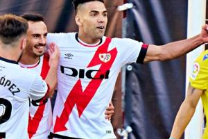 Falcao y Rayo Vallecano celebran la permanencia en primera división de España